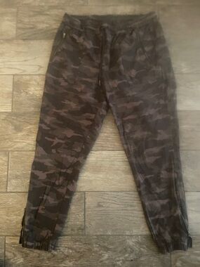 Athleta Camo  Drawstring Jogger Pants - Dark Gray/Black